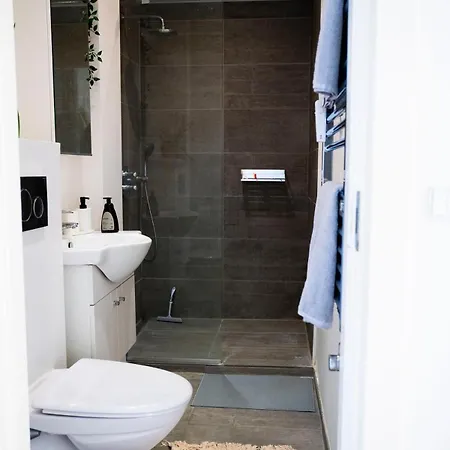 Stylish 4 Person Cph I 5 Min To Metro *